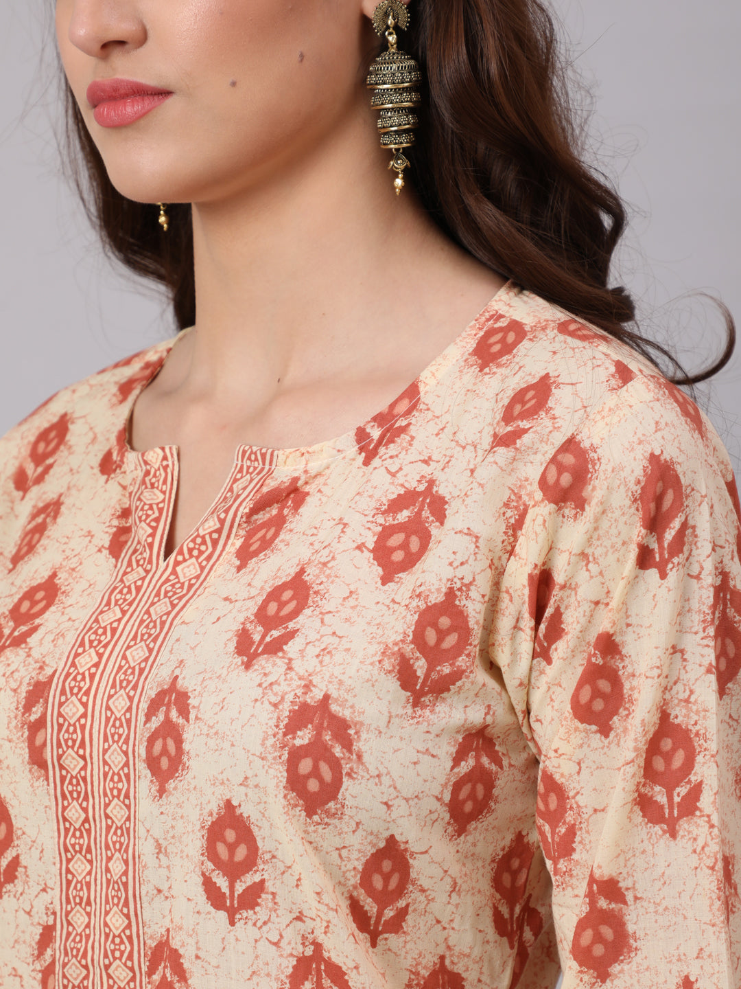 Beige Printed Straight Kurta With Three Quarter Sleeves