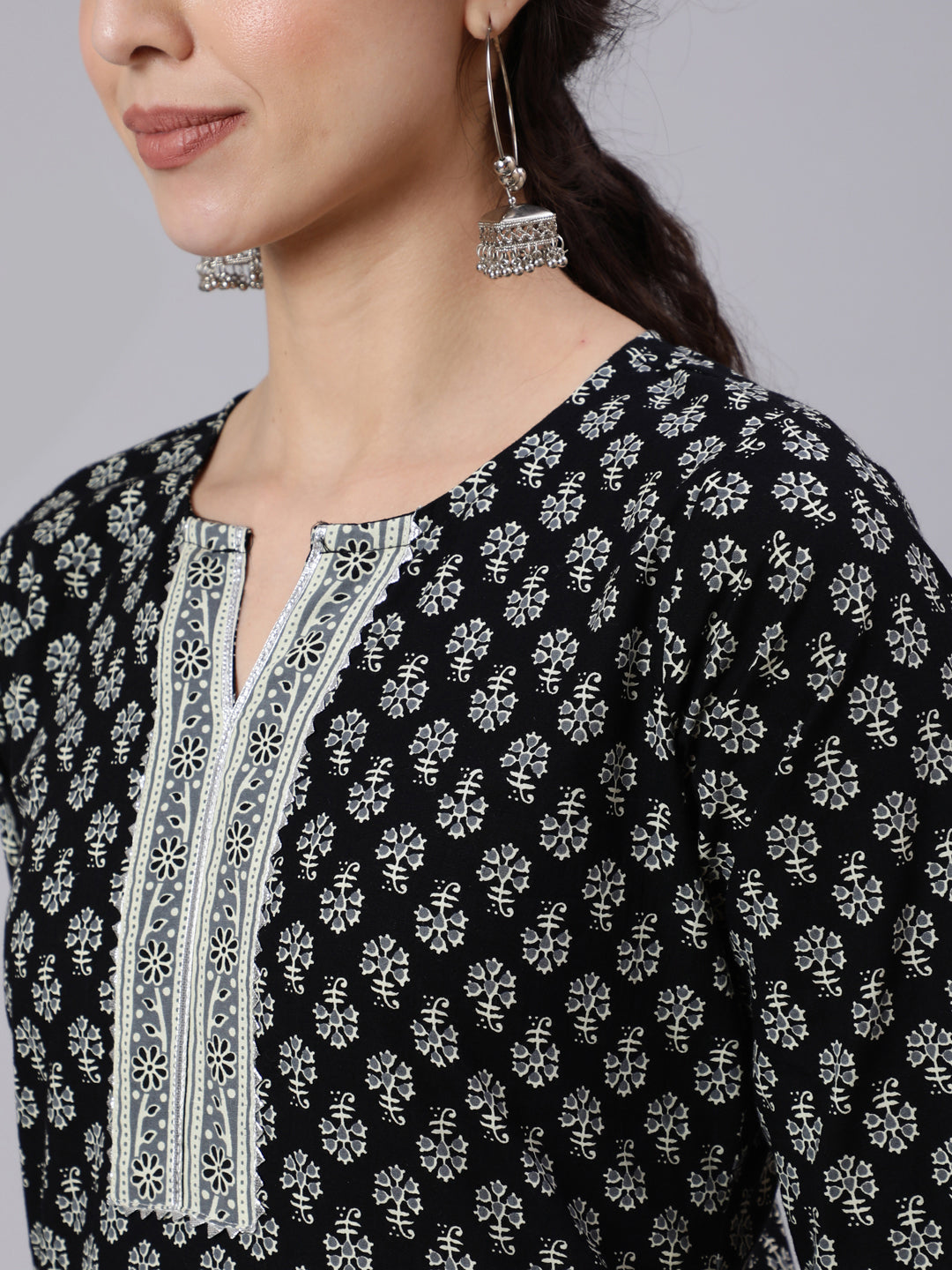 Black Printed Straight kurta With Three Quarter Sleeves