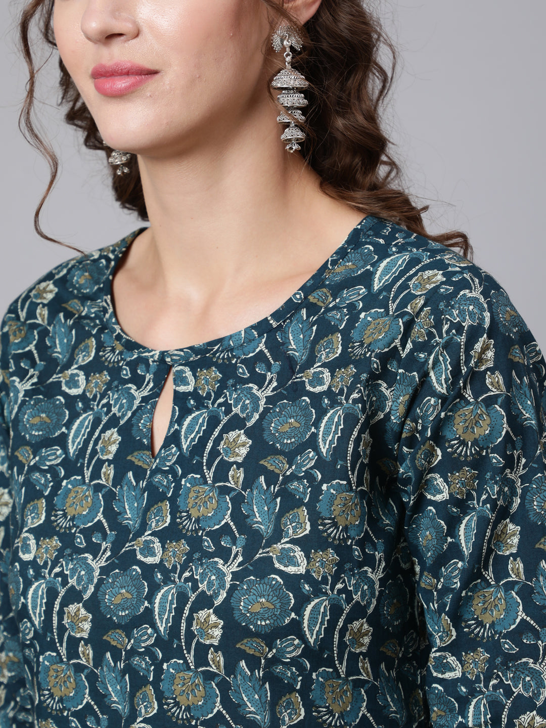 Teal Blue Printed straight kurta with three quarter sleeves