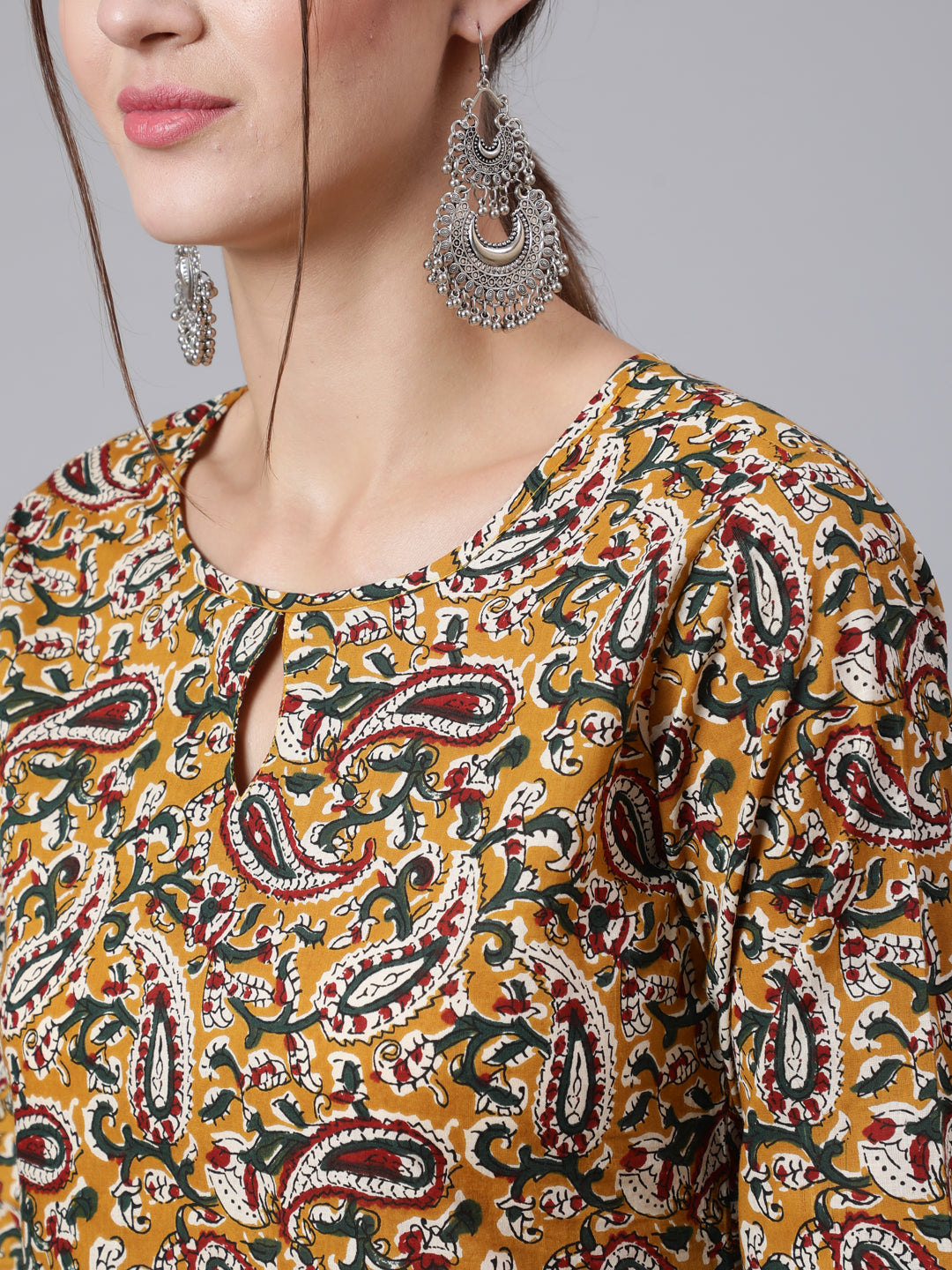 Yellow Printed straight kurta with three quarter sleeves