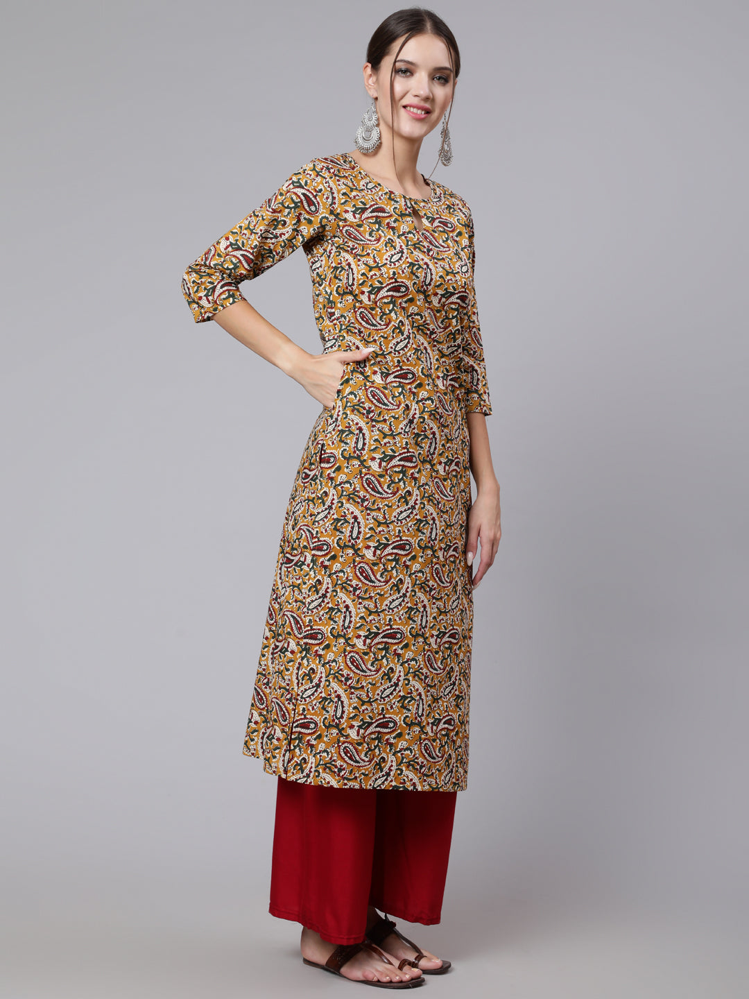 Yellow Printed straight kurta with three quarter sleeves