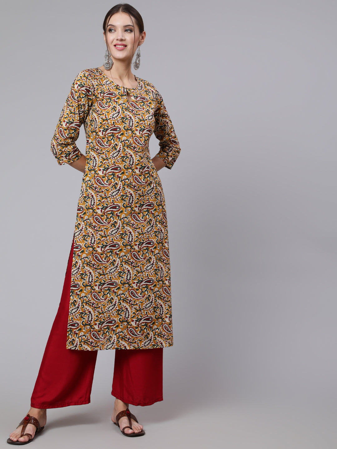 Yellow Printed straight kurta with three quarter sleeves