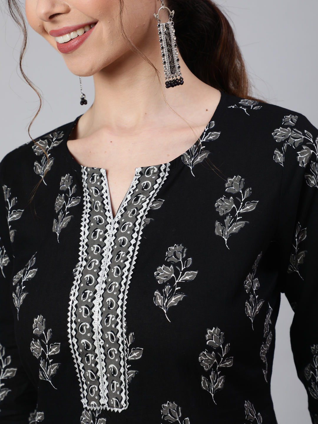 Black Printed Straight Kurta With Three Quarter Sleeves