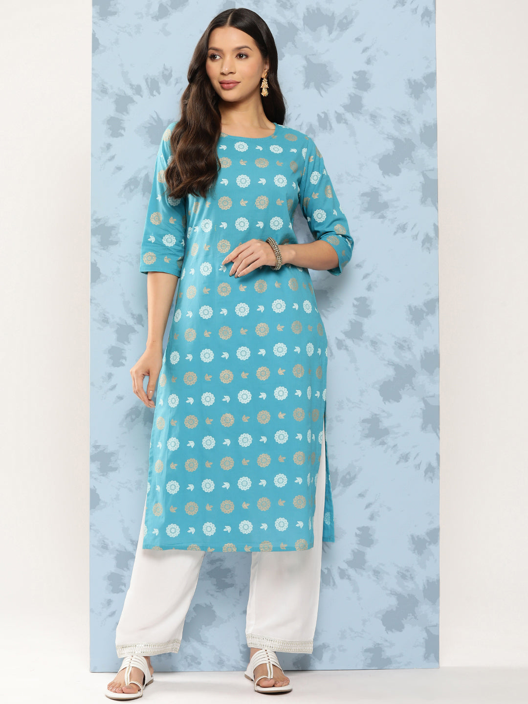 Blue Ethnic Printed Straight Kurta With Three Quarter Sleeves