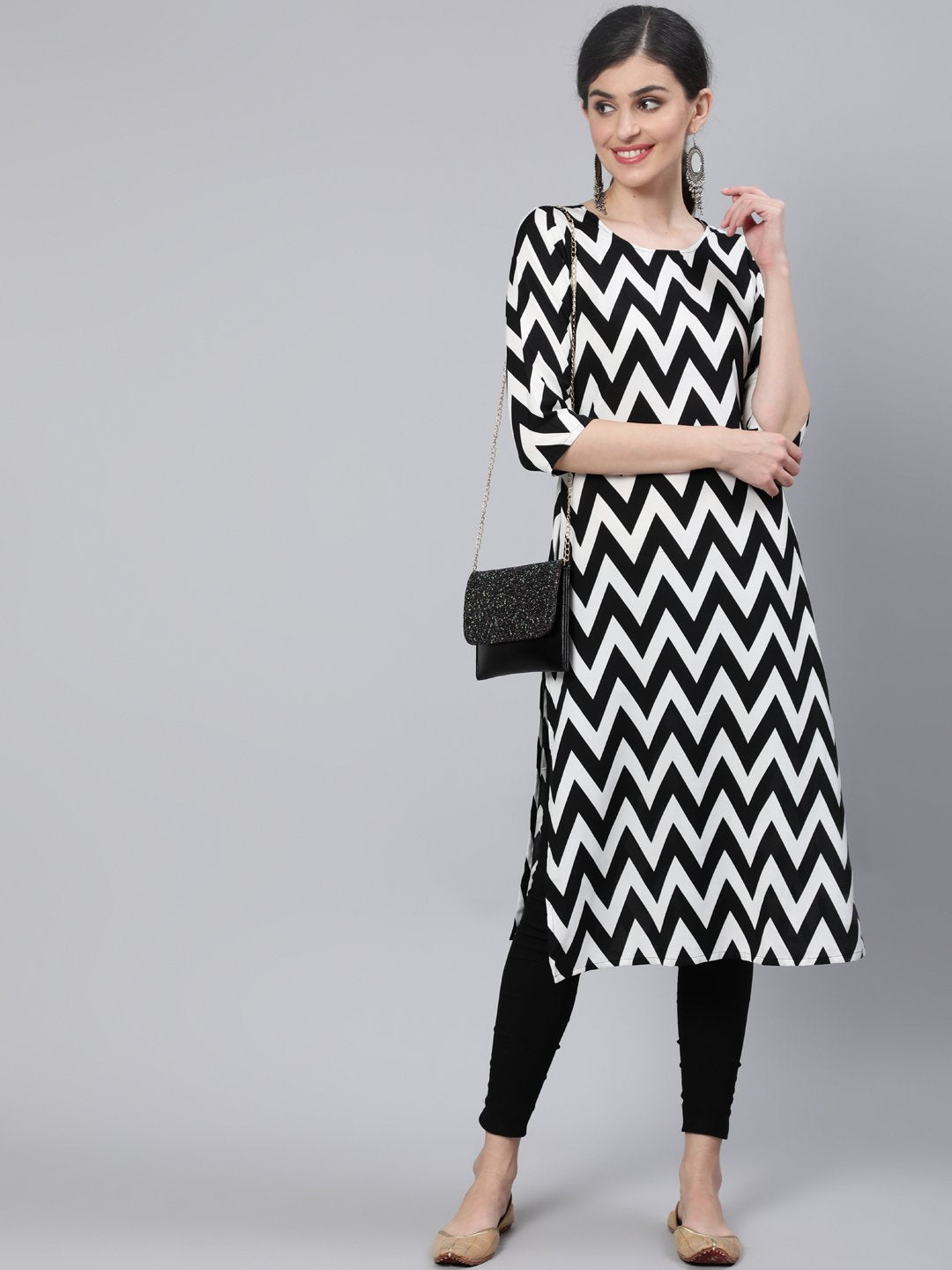Women Black & White Zig-Zac Straight Kurta With Three Quarter Sleeves