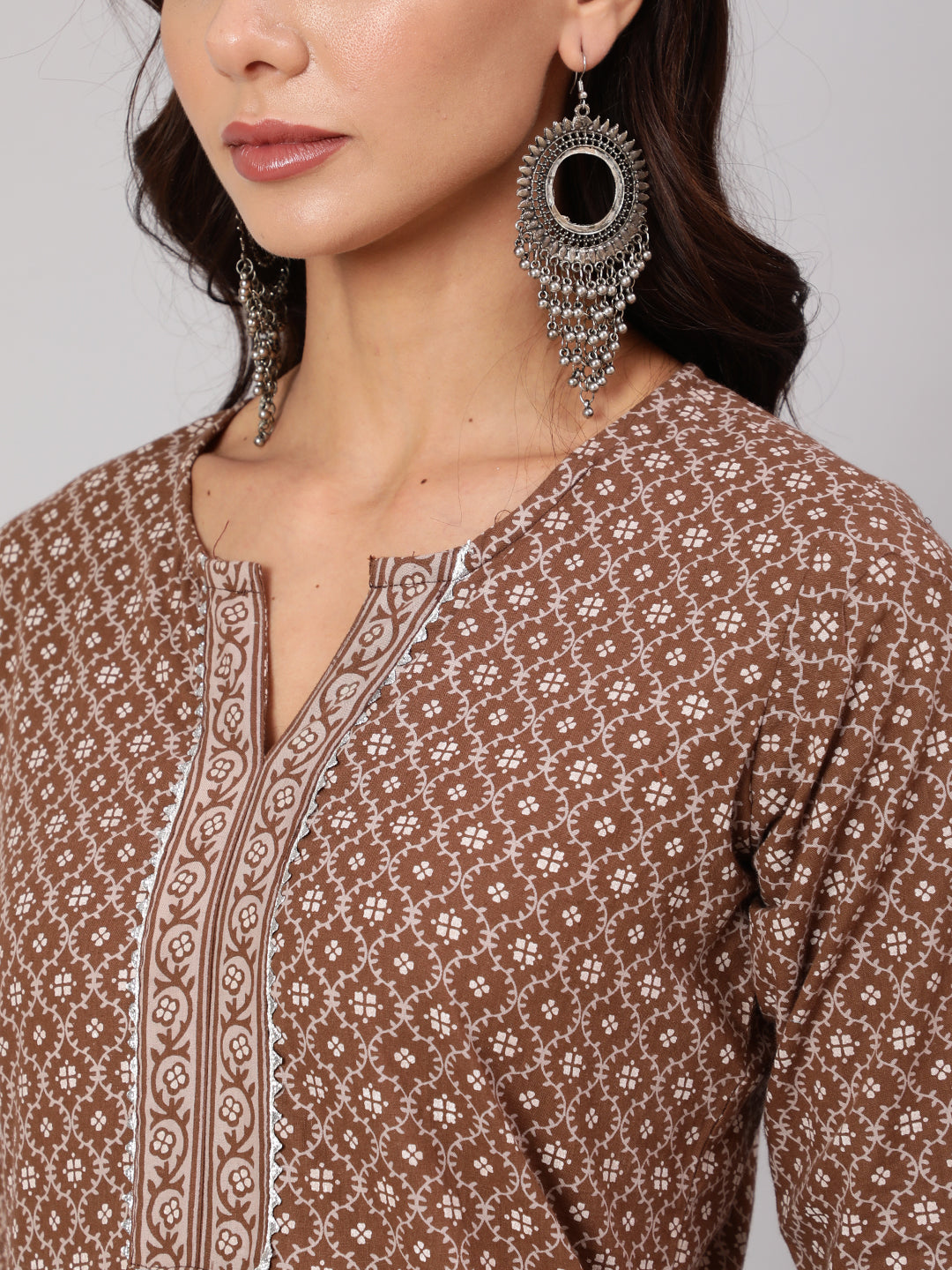 Brown Printed Straight kurta With Three Quarter Sleeves