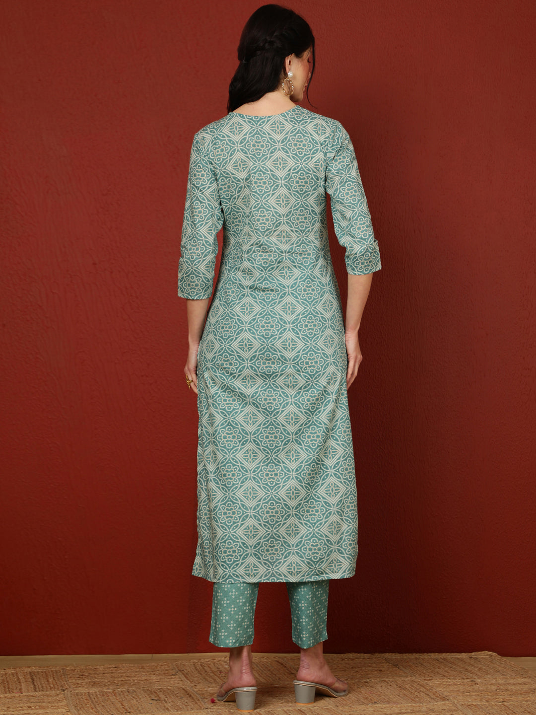 Cotton Calf Length Printed Straight 3/4 Sleeves V-Neck Kurta Bottom Set