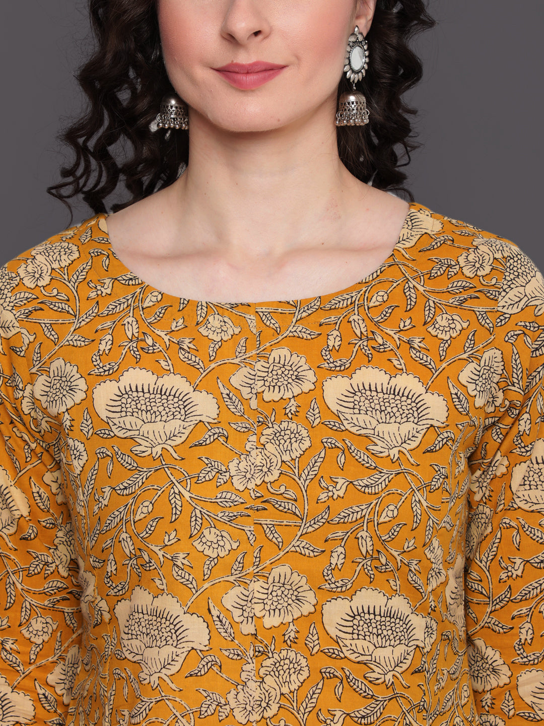 Cotton Calf Length Straight 3/4 Sleeve Round Neck Printed Kurta