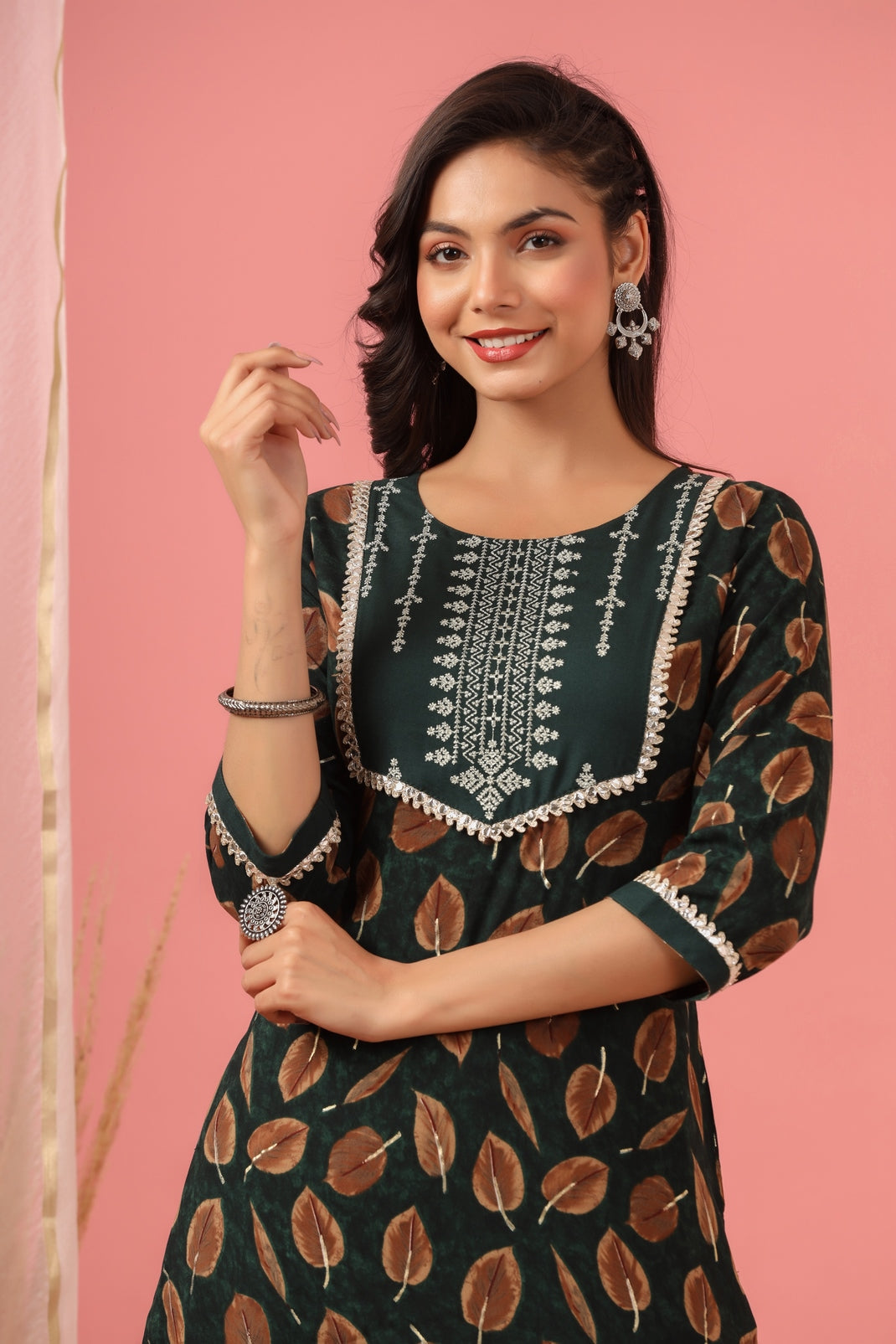 Women`s Green Rayon Embroidered Kurta