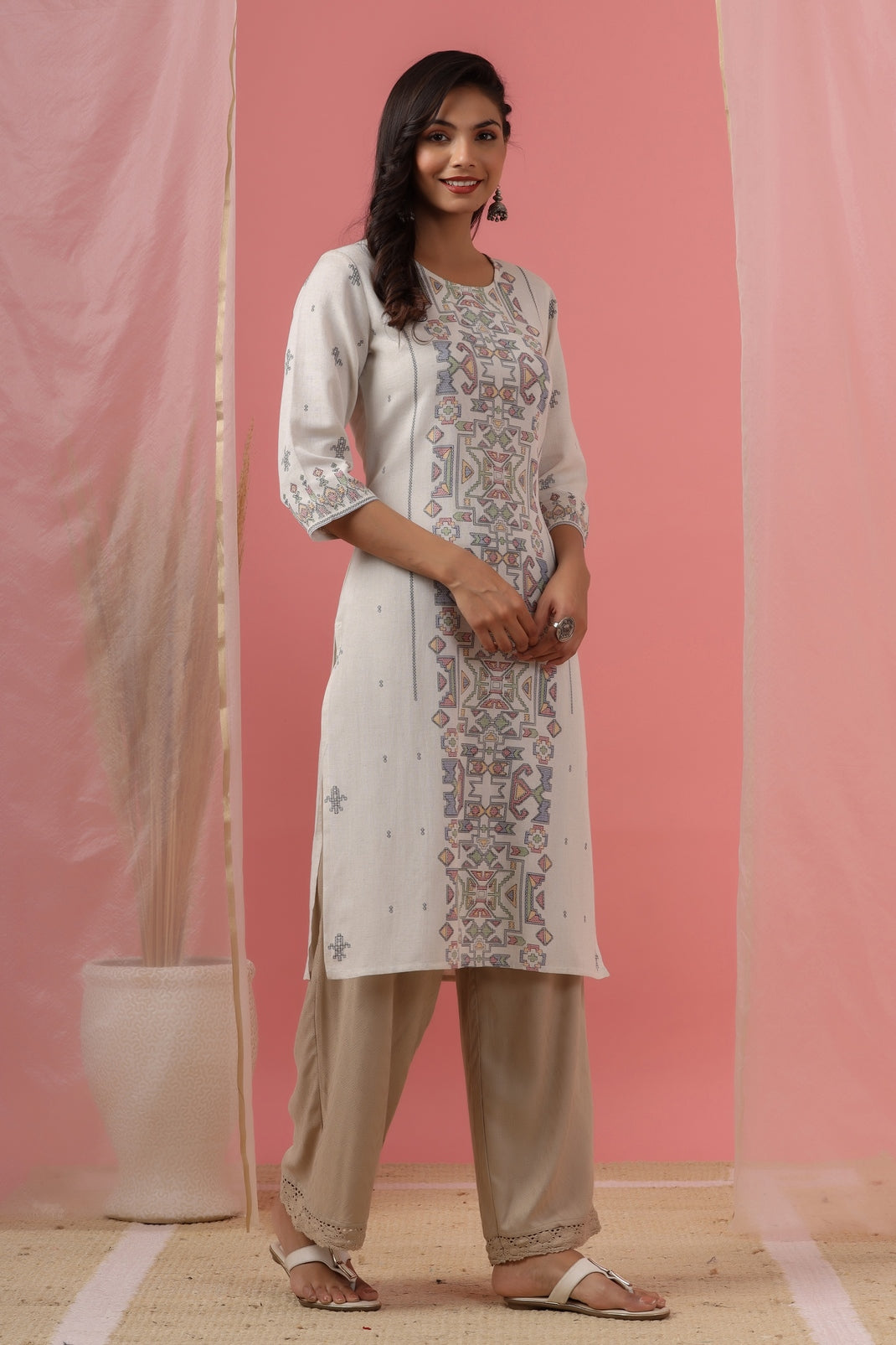 Women`s Offwhite Rayon Flex Printed Straight Kurta