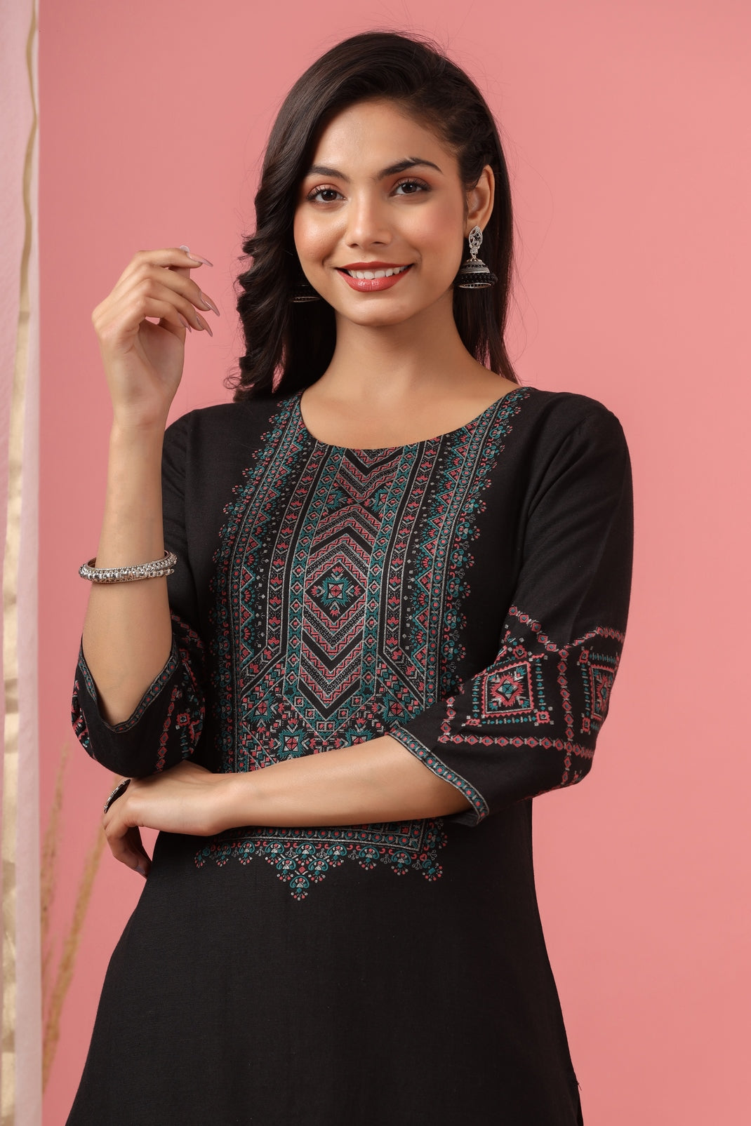 Women`s Black Rayon Flex Printed Straight Kurta