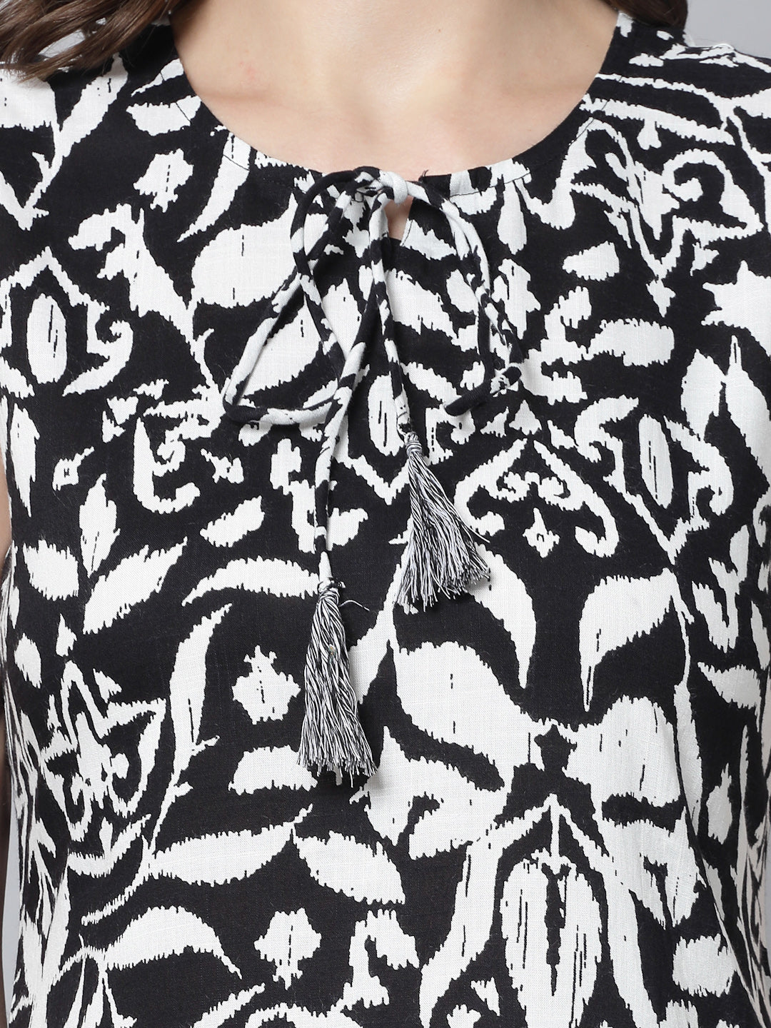 Sleeveless & Round NeckRayon Foral Print Kurta