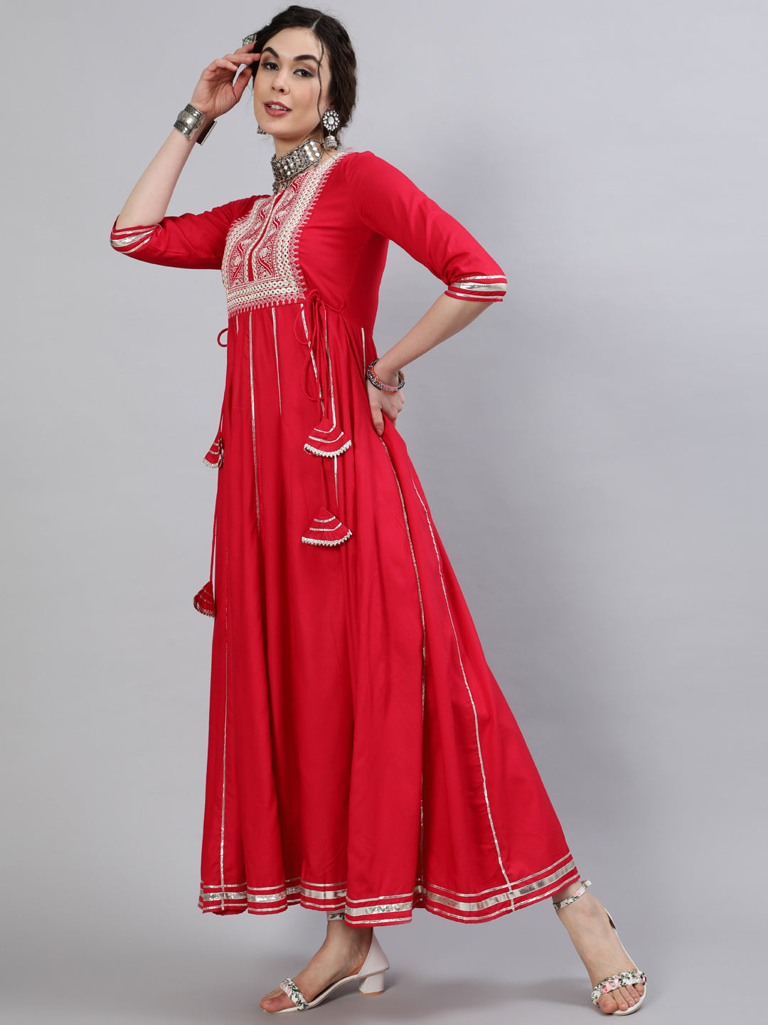 Women Rayon Slub Round Neck 3/4 Sleeve Embroidered Flared Kurta