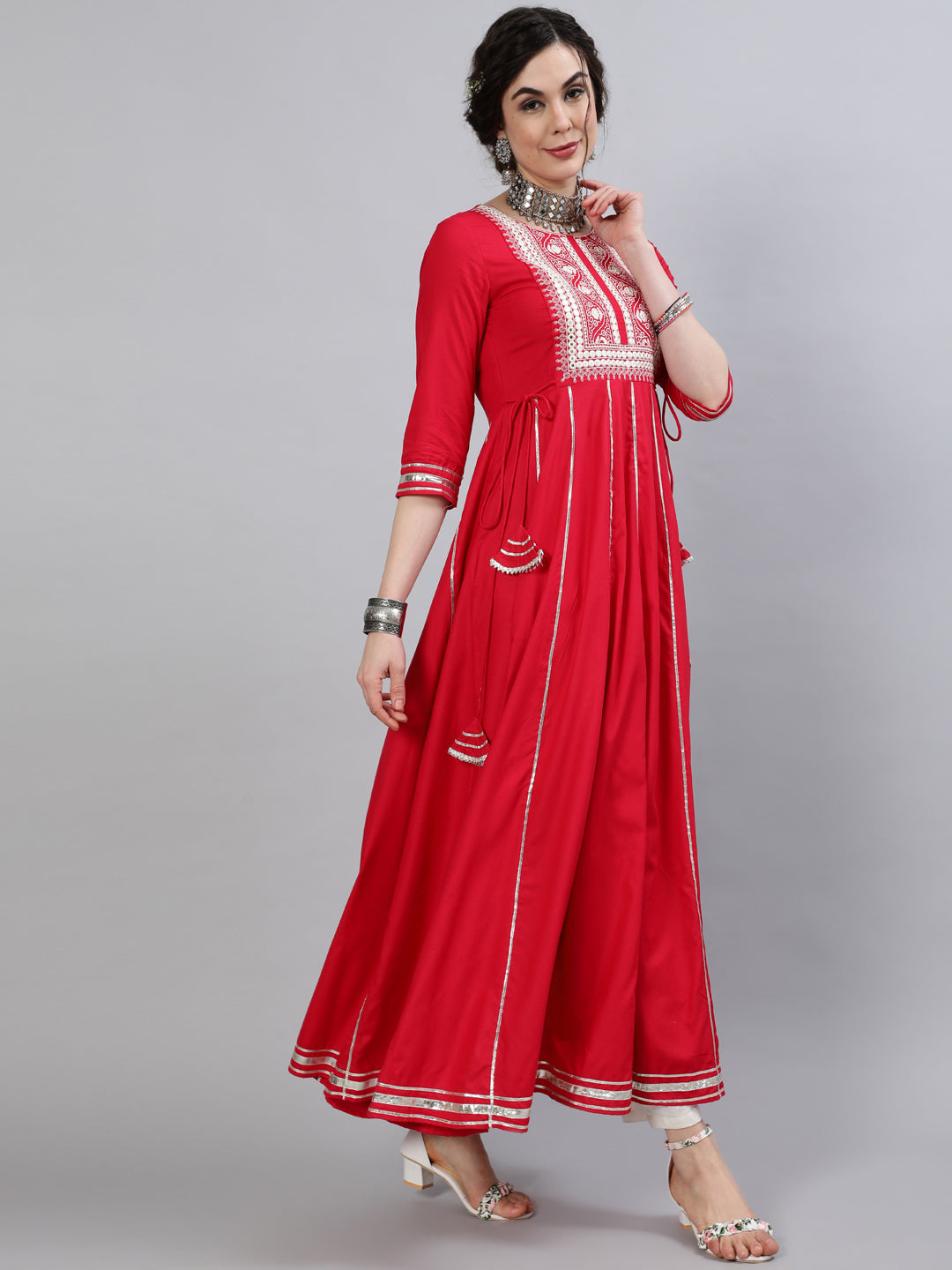 Women Rayon Slub Round Neck 3/4 Sleeve Embroidered Flared Kurta