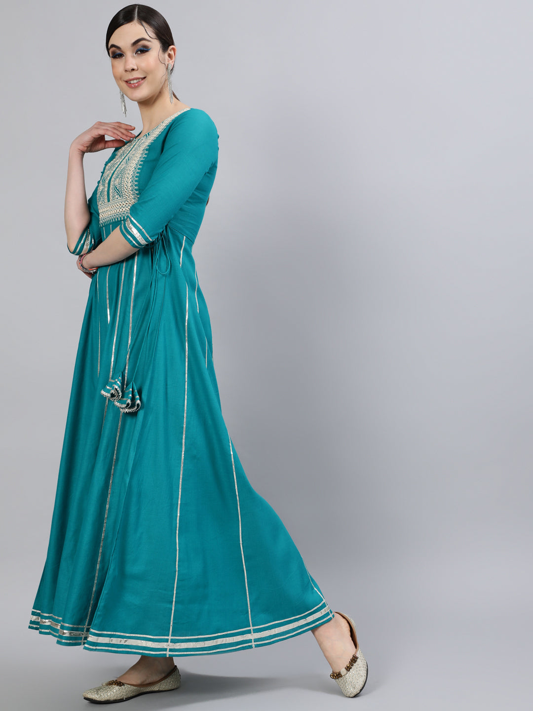 Women Rayon Slub Round Neck 3/4 Sleeve Embroidered Flared Kurta