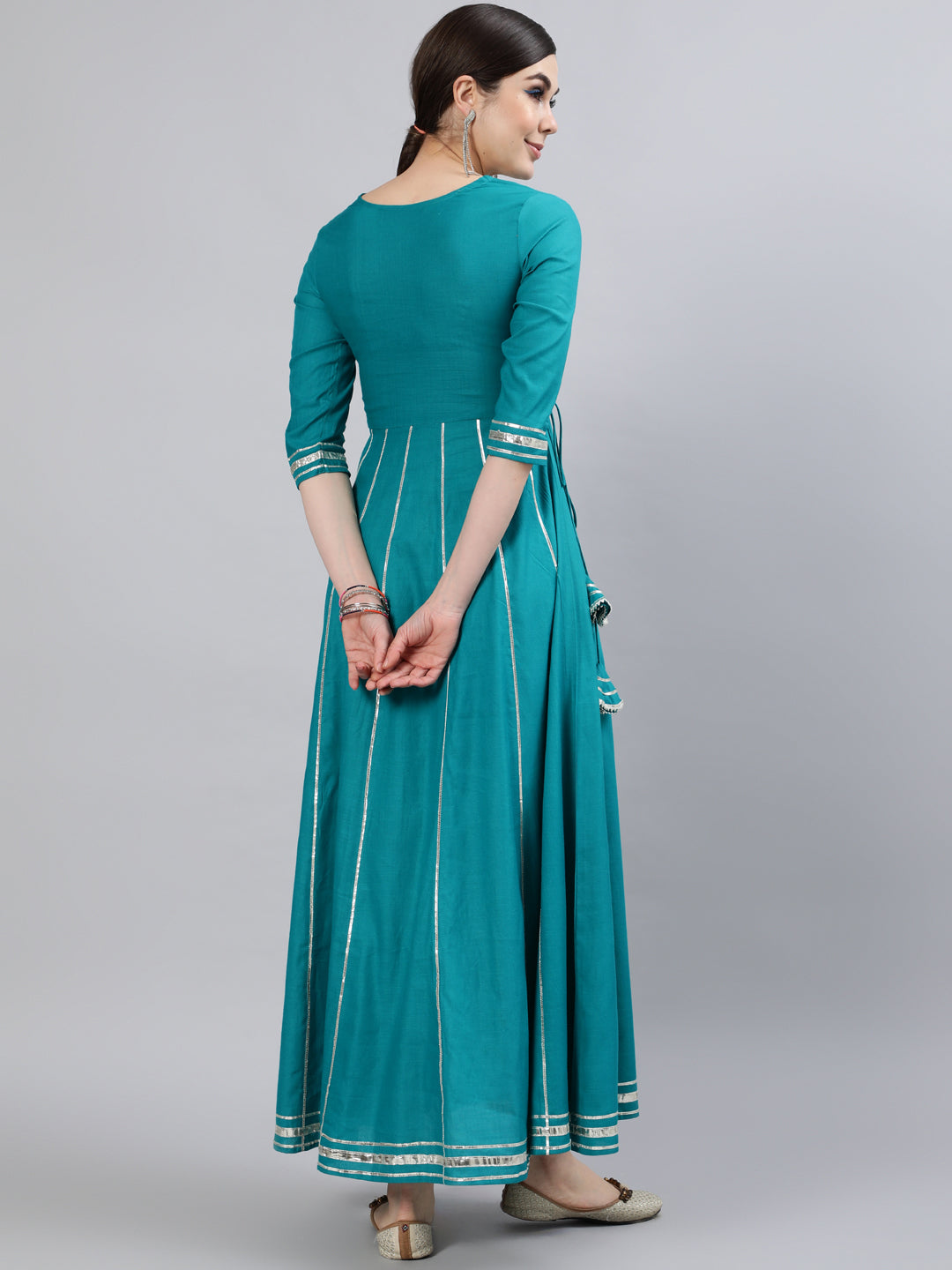 Women Rayon Slub Round Neck 3/4 Sleeve Embroidered Flared Kurta