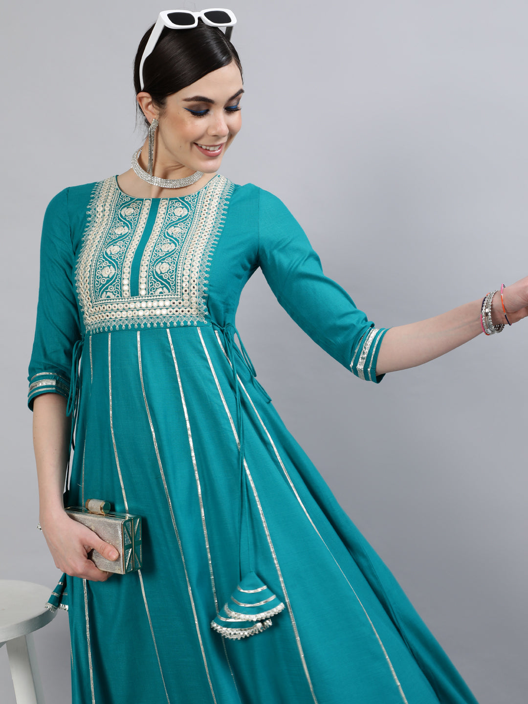 Women Rayon Slub Round Neck 3/4 Sleeve Embroidered Flared Kurta
