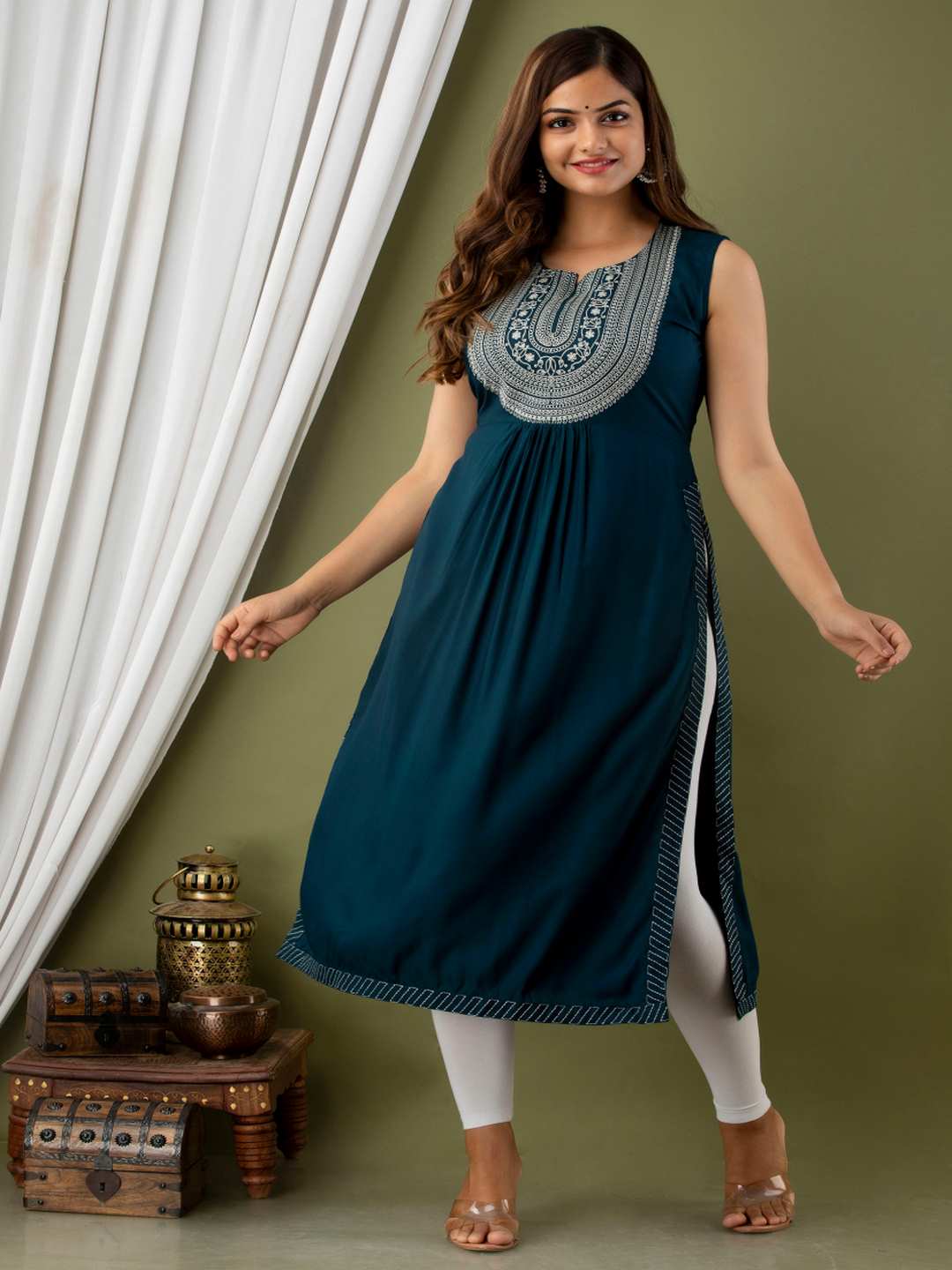 Solid Embroidered Sleeveless Straight Calf Length Kurta