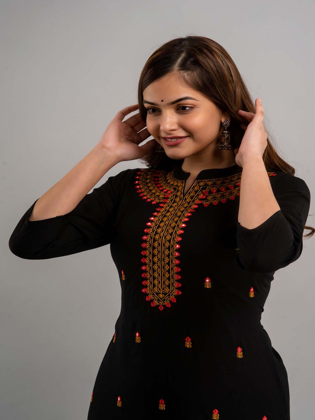 Embroidered Straight Mandarin/Chinese Neck 3/4 Sleeve Calf Length Viscose Rayon Kurta