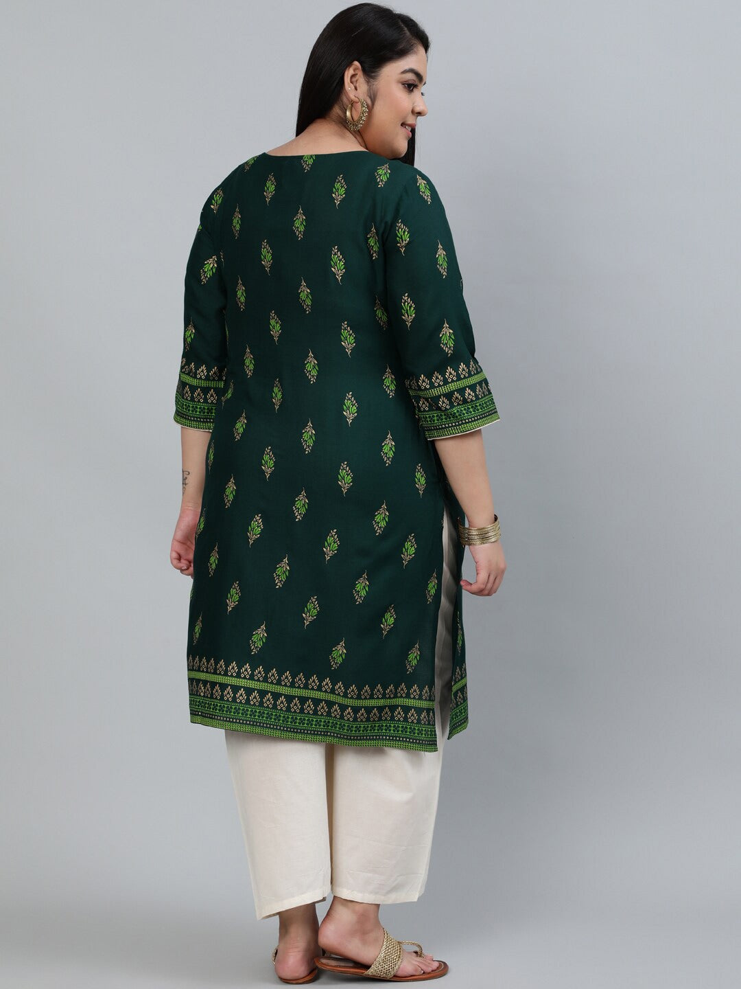Plus Size Women Green & Gold Printed Staright Kurta With Three Quarter Sleeves