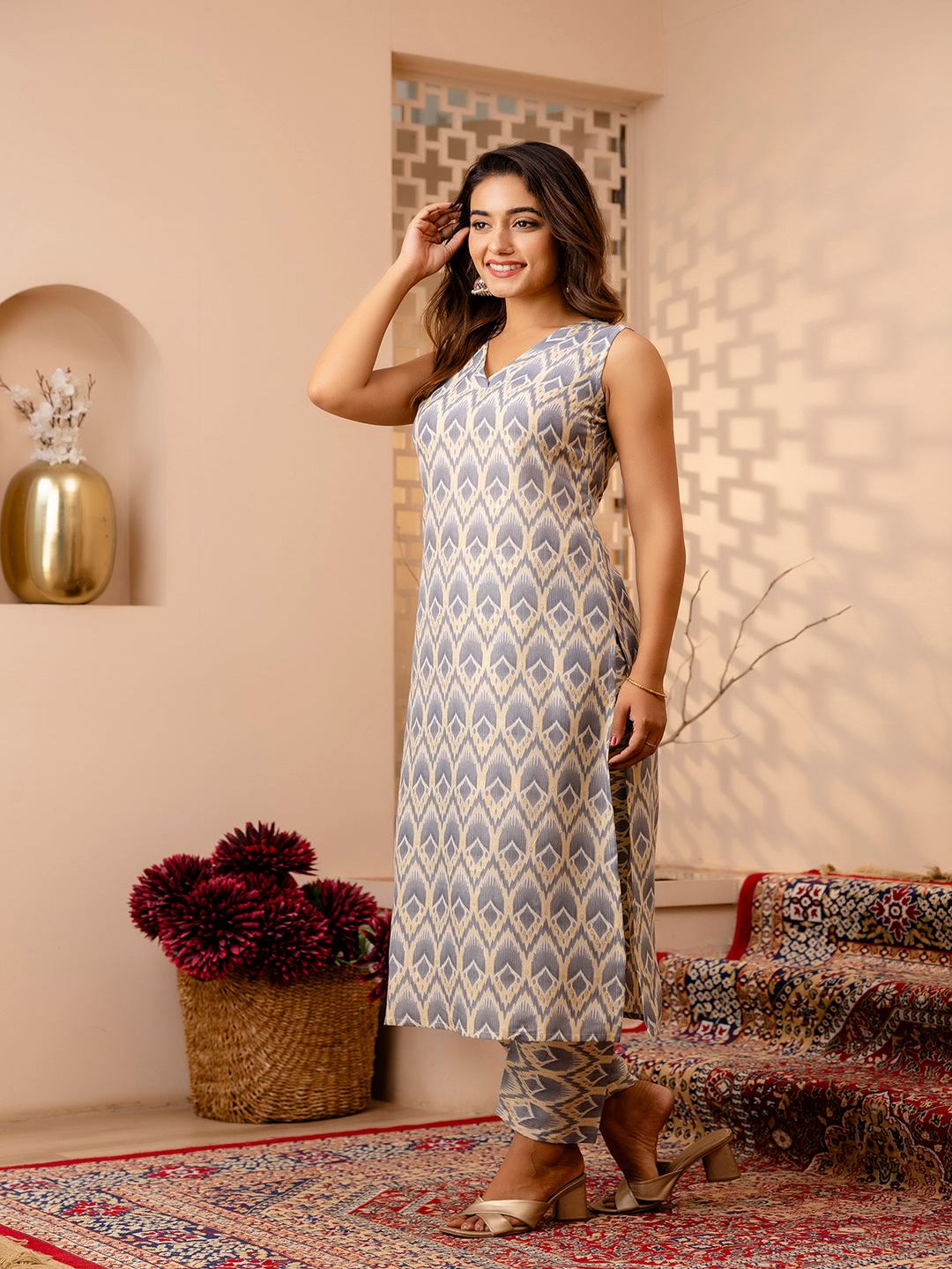 Grey Printed Straight Kurta With Trouser