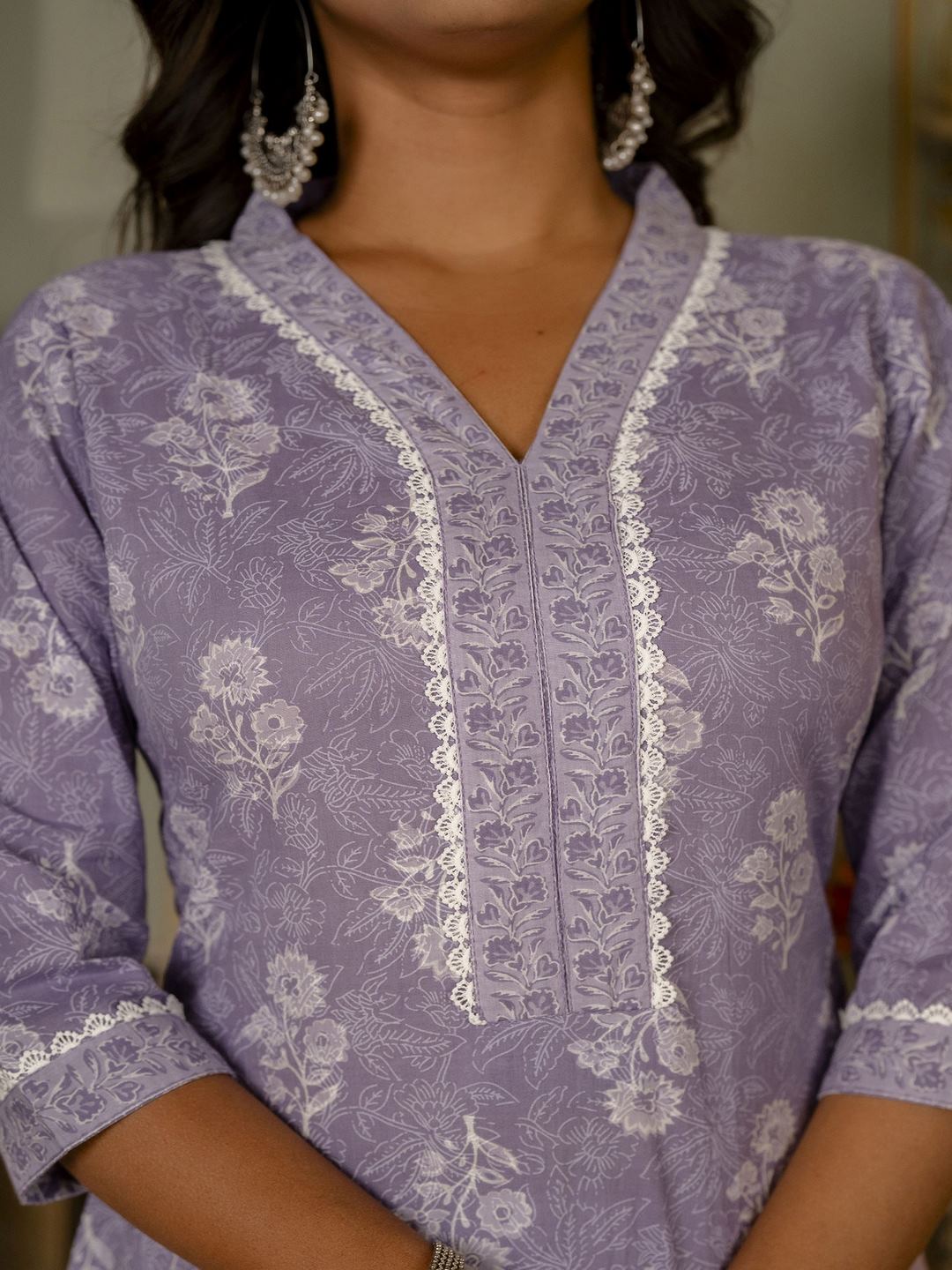 Purple Ethnic Printed Straight Kurta With Three Quarter Sleeves