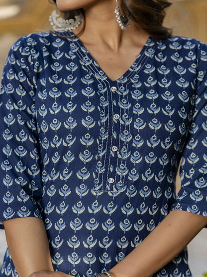 Blue Ethnic Printed Straight Kurta With Three Quarter Sleeves