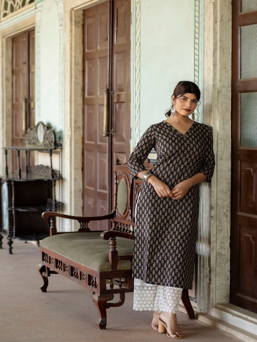 Black Ethnic Printed Straight Kurta With Three Quarter Sleeves