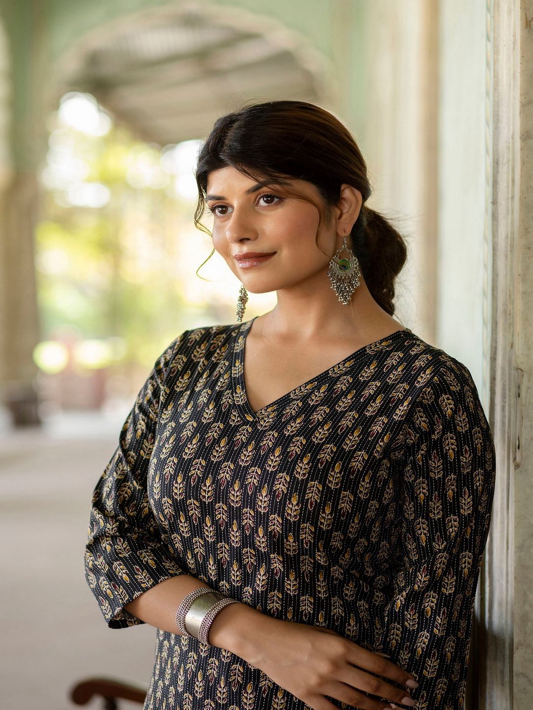 Black Ethnic Printed Straight Kurta With Three Quarter Sleeves