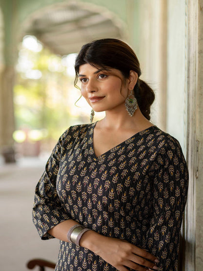 Black Ethnic Printed Straight Kurta With Three Quarter Sleeves