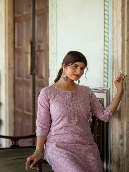 Purple Ethnic Printed Straight Kurta With Three Quarter Sleeves