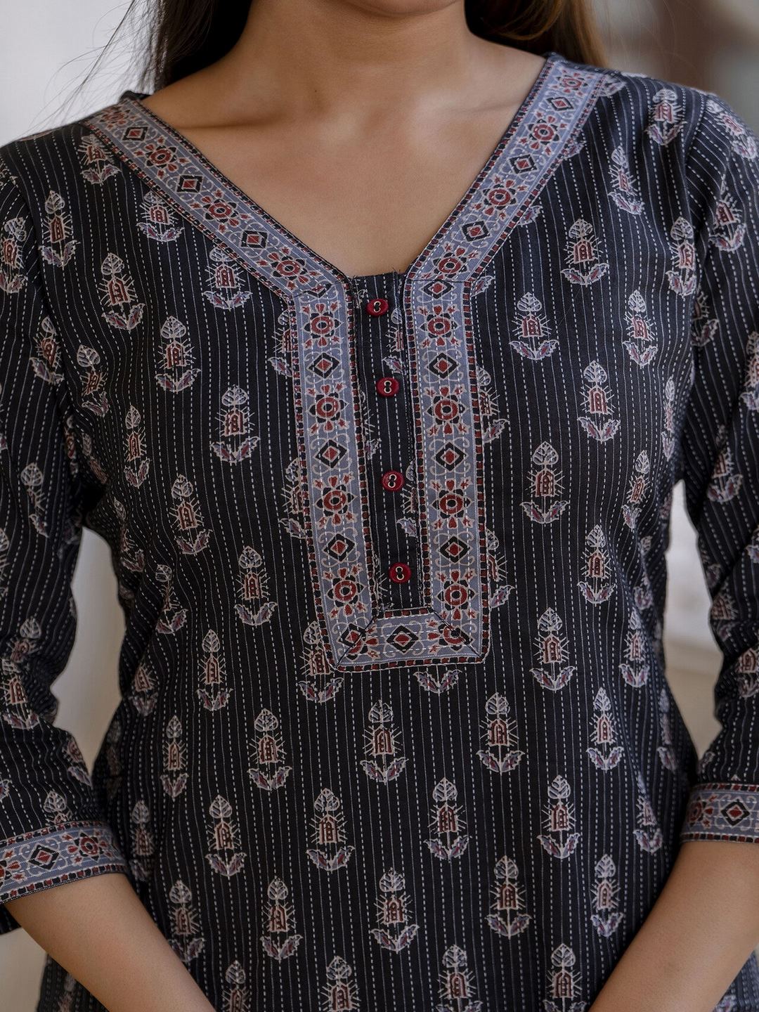 Black Printed Straight Kurta With Three Quarter Sleeves