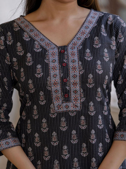Black Printed Straight Kurta With Three Quarter Sleeves