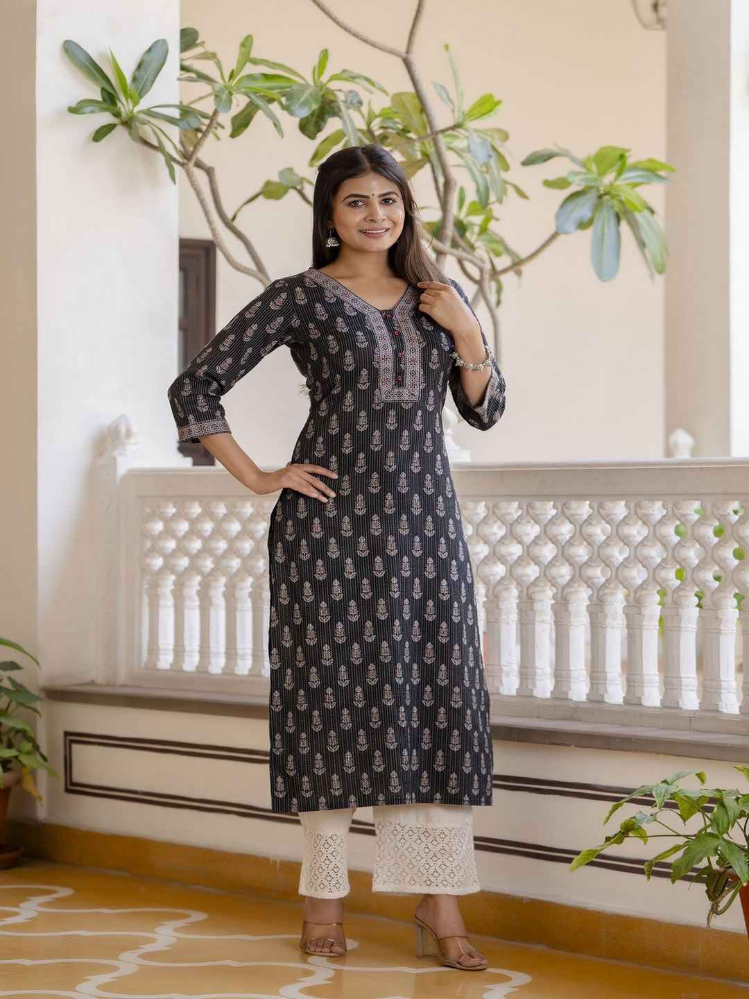 Black Printed Straight Kurta With Three Quarter Sleeves