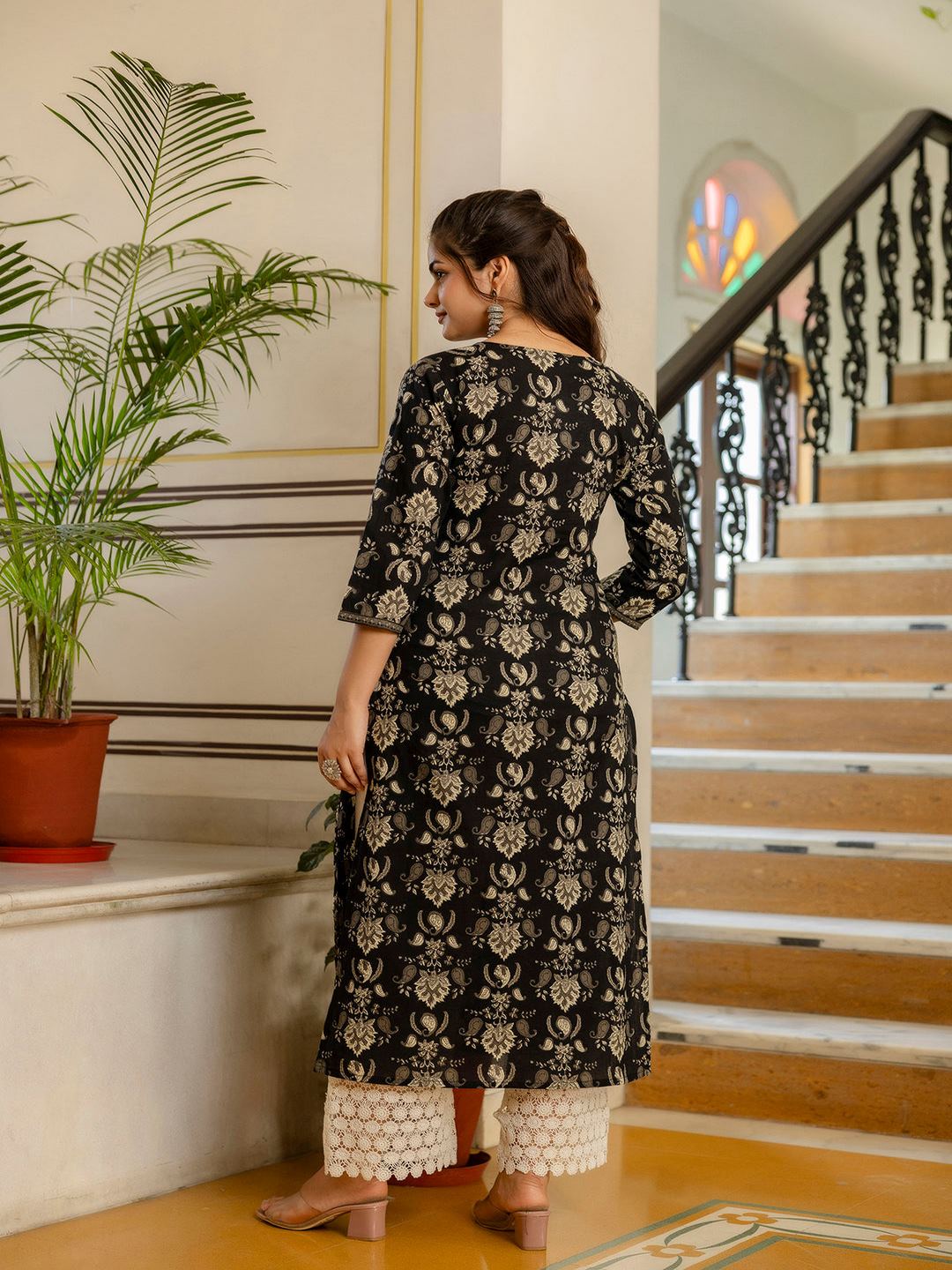 Black Printed Straight Kurta With Three Quarter Sleeves