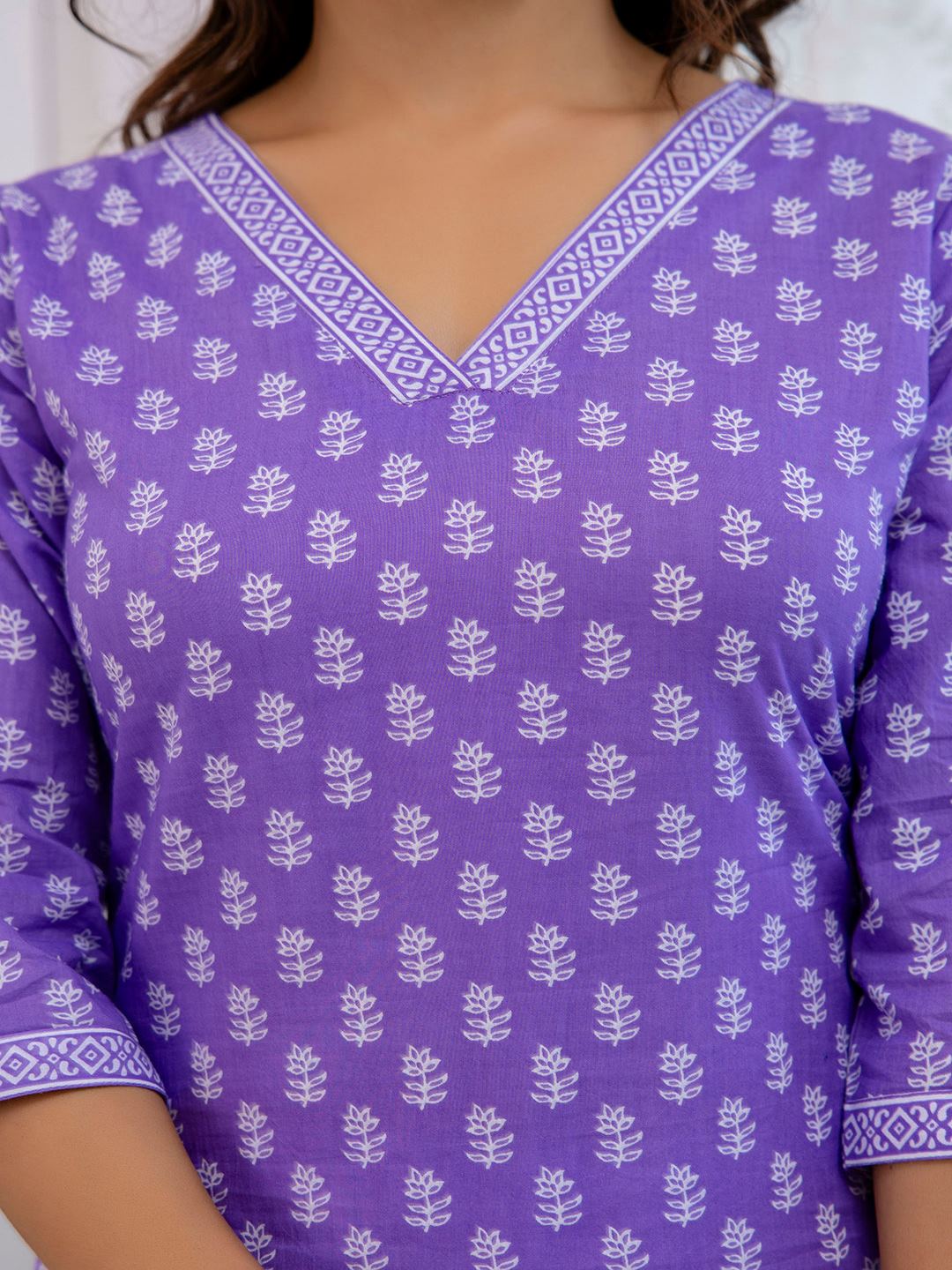 Purple Printed Straight Kurta With Three Quarter Sleeves
