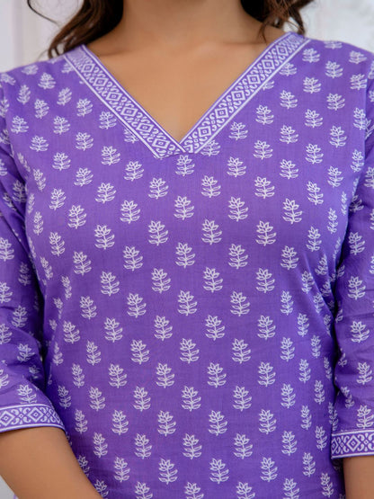 Purple Printed Straight Kurta With Three Quarter Sleeves