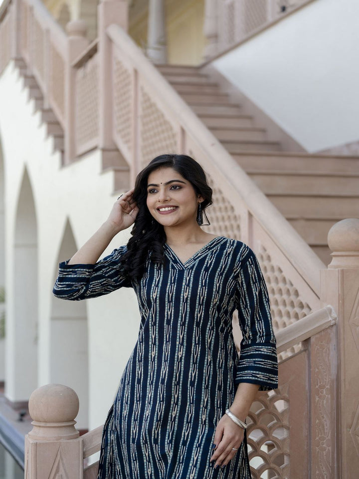Blue Printed Straight Kurta With Three Quarter Sleeves
