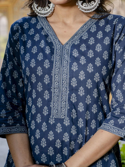 Blue Ethnic Printed Straight Kurta With Three Quarter Sleeves