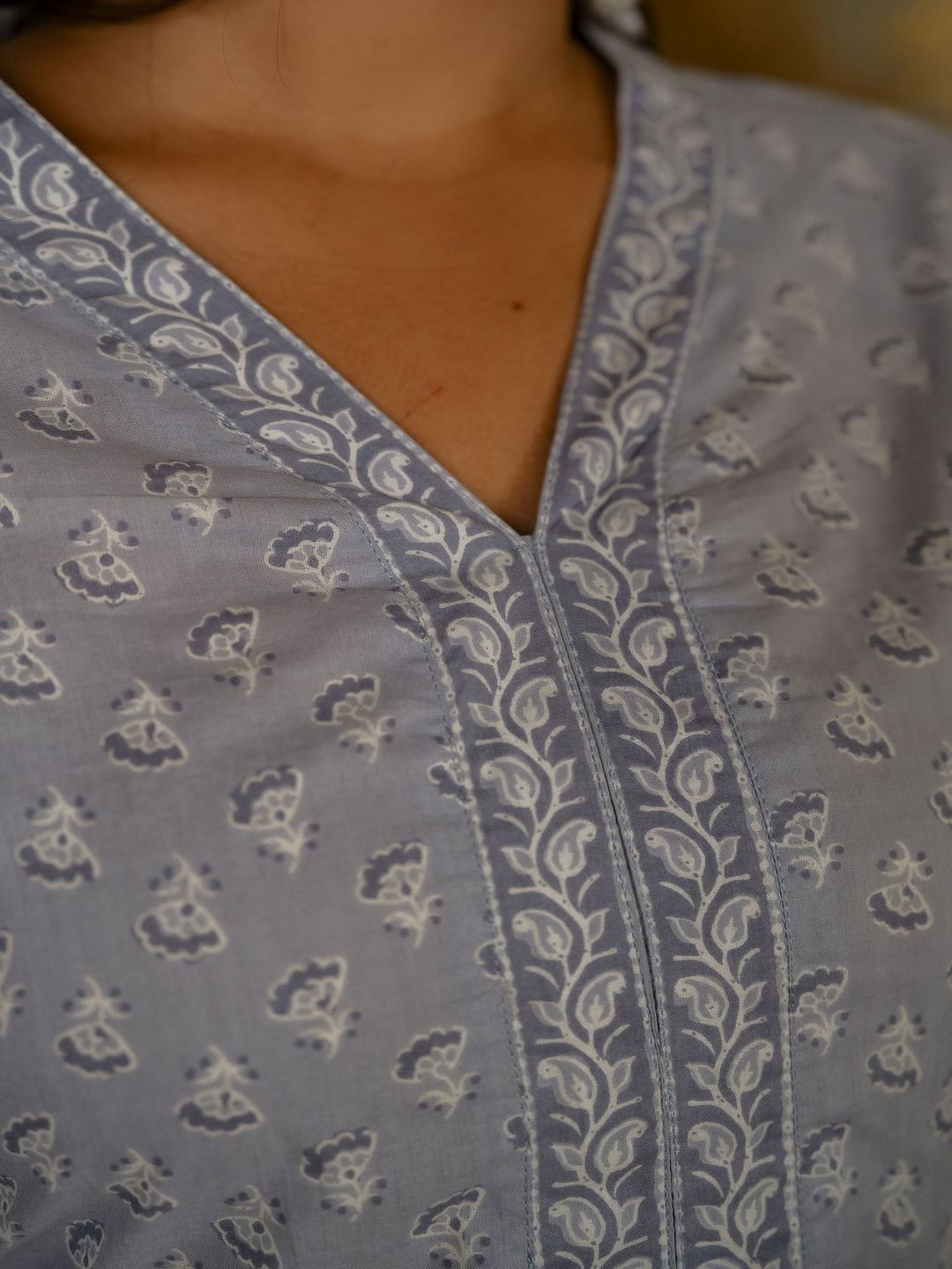 Purple Ethnic Printed Straight Kurta With Three Quarter Sleeves