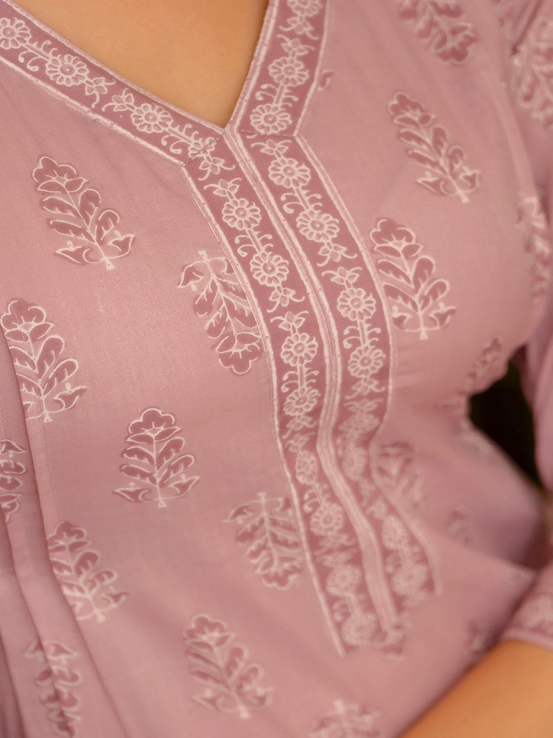 Purple Ethnic Printed Straight Kurta With Three Quarter Sleeves