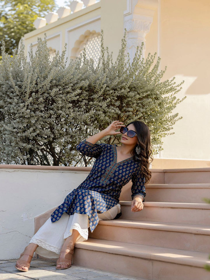 Blue Printed Straight Kurta With Three Quarter Sleeves