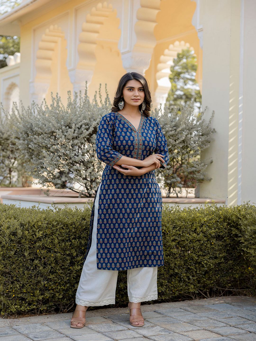 Blue Printed Straight Kurta With Three Quarter Sleeves