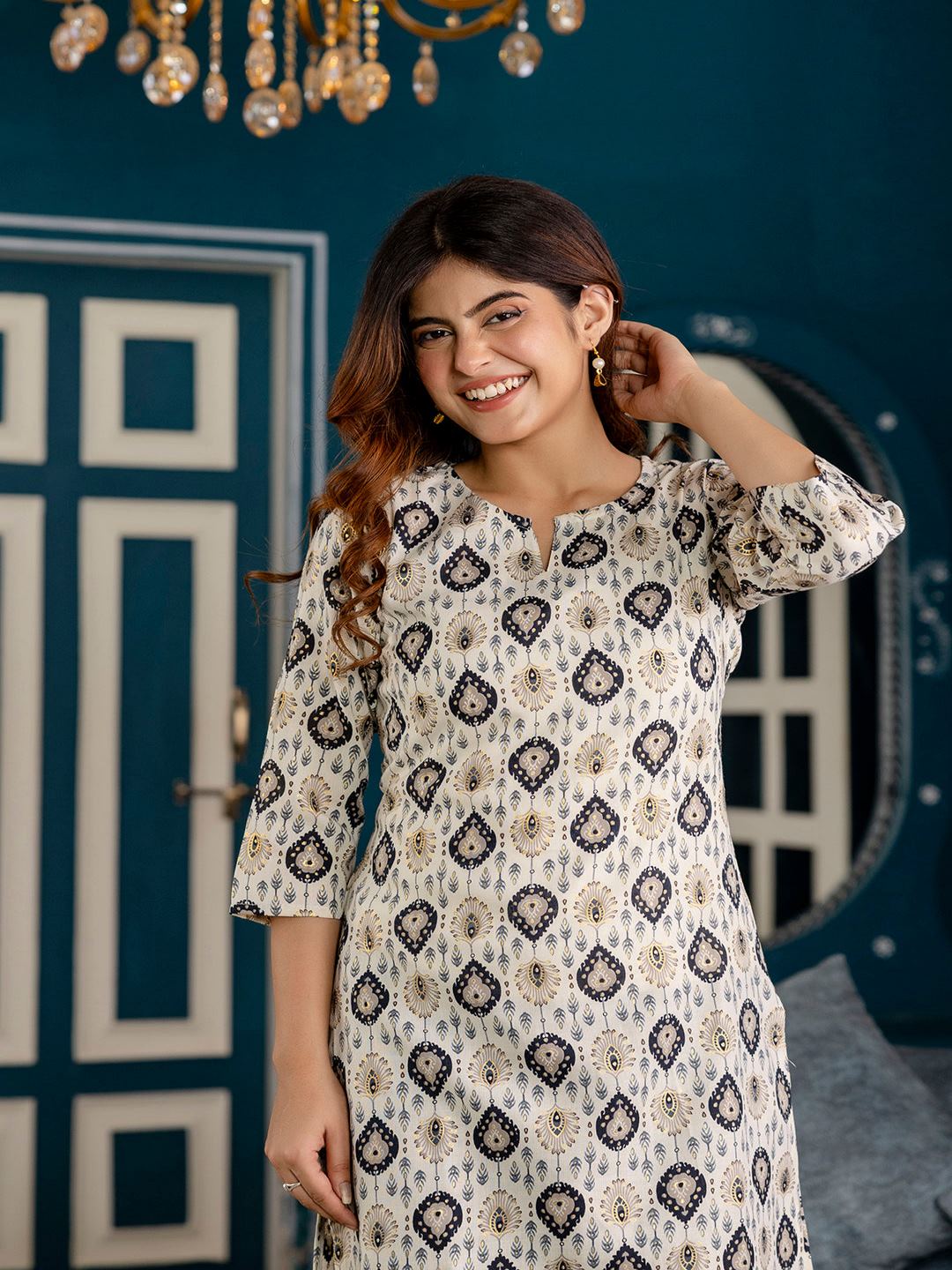 Off White And Black Printed Straight Kurta