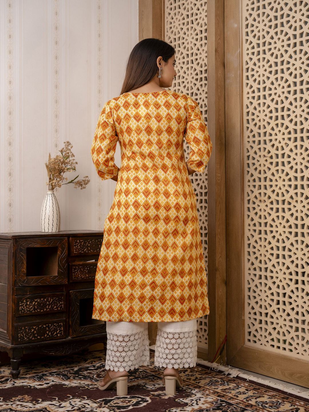 Yellow Printed Straight Kurta With Three Quarter Sleeves