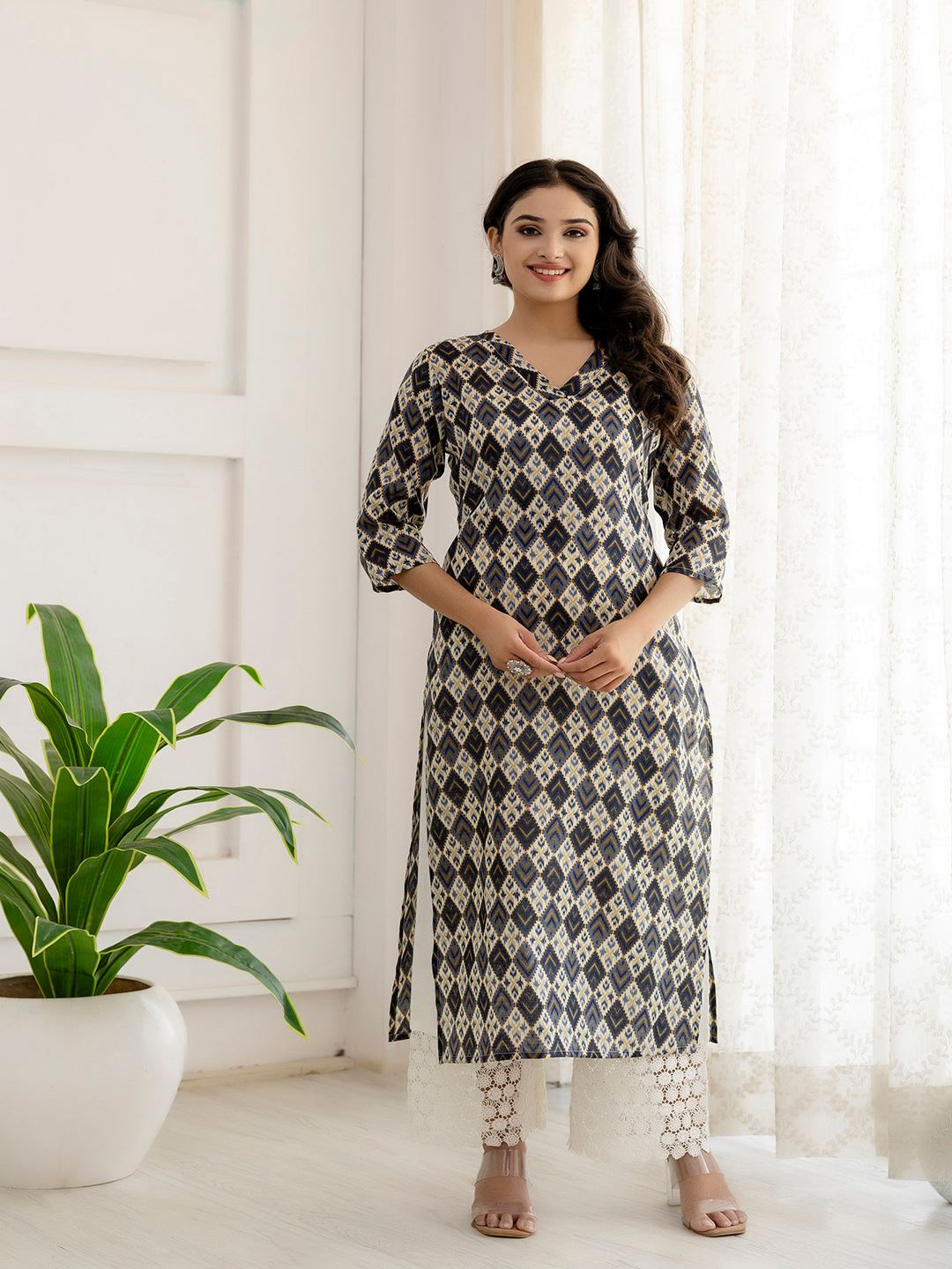 Grey Printed Straight Kurta With Three Quarter Sleeves