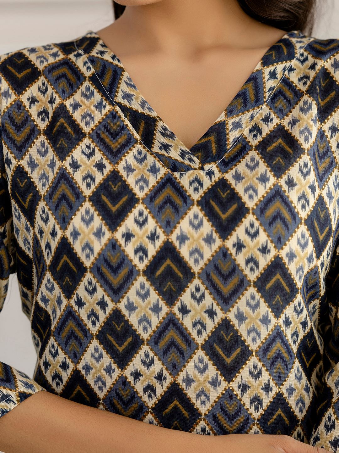 Grey Printed Straight Kurta With Three Quarter Sleeves