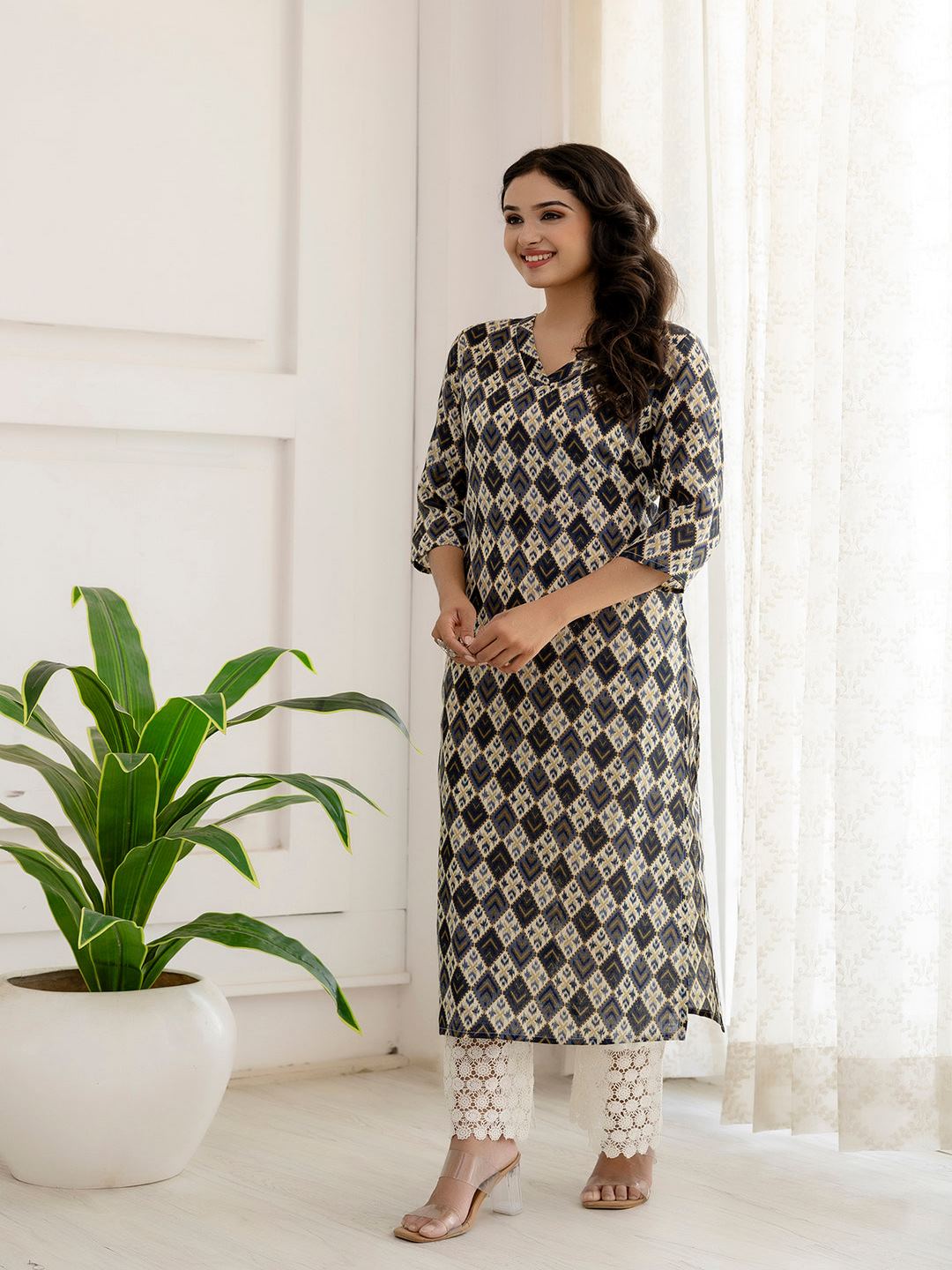 Grey Printed Straight Kurta With Three Quarter Sleeves