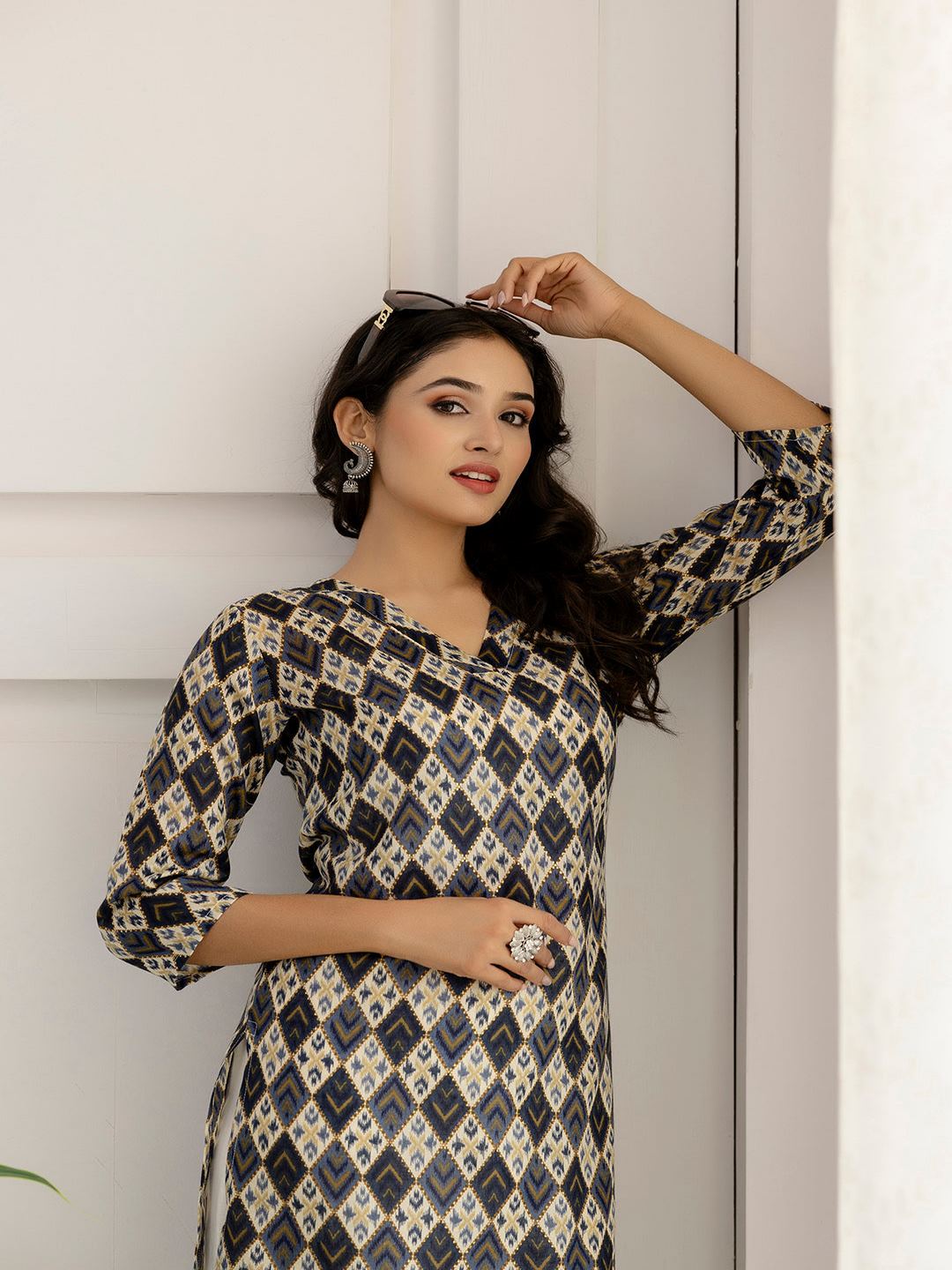 Grey Printed Straight Kurta With Three Quarter Sleeves