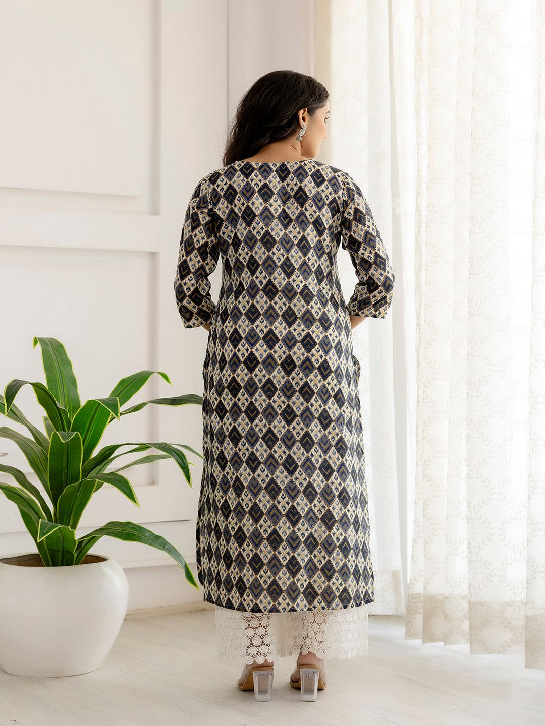 Grey Printed Straight Kurta With Three Quarter Sleeves